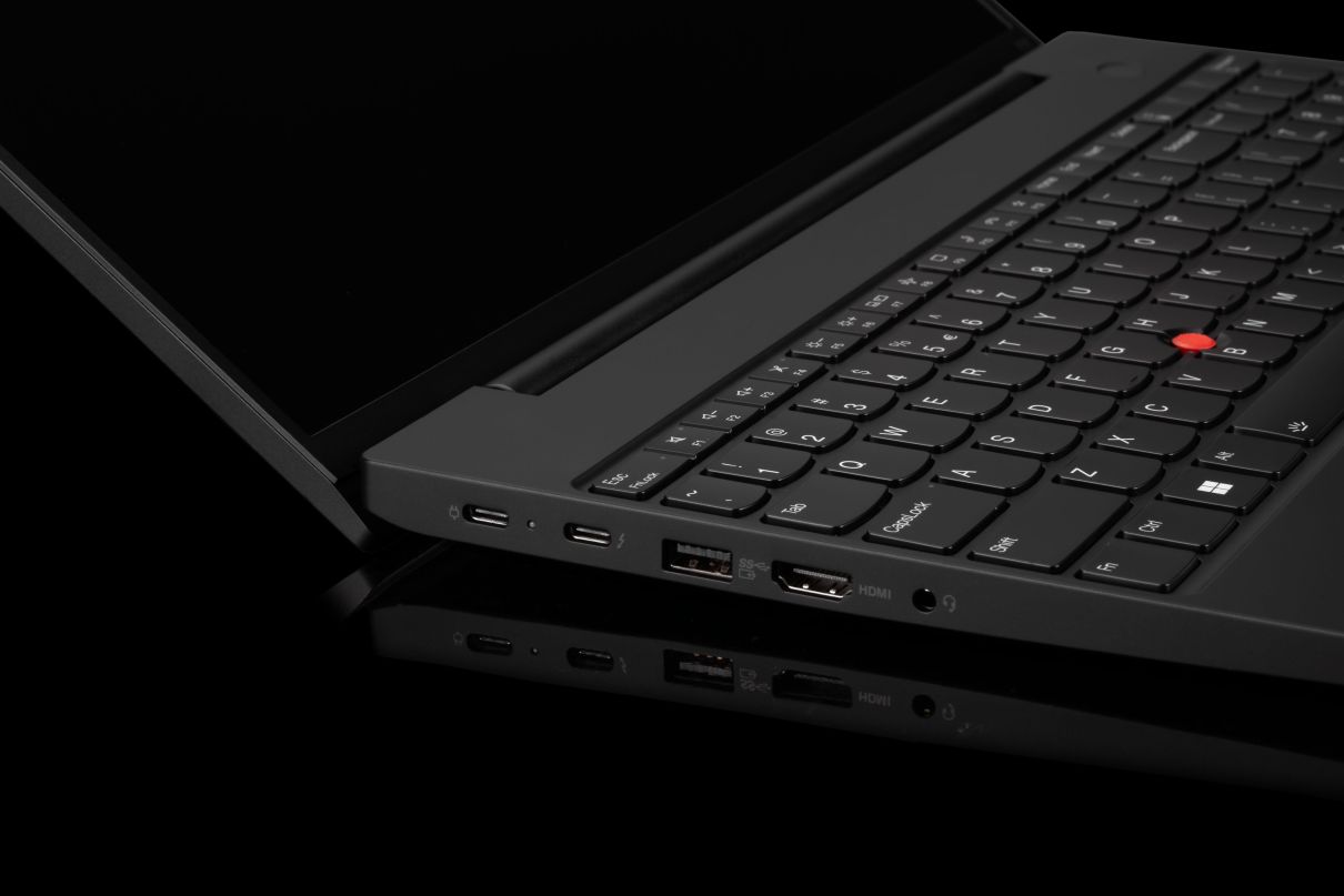 ThinkPad E16 Gen 2 AMD matryca