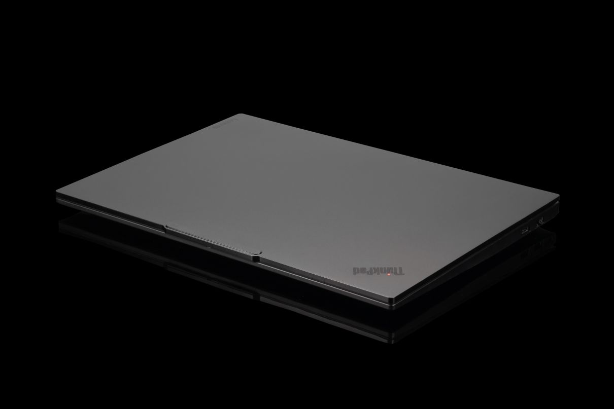 Lenovo ThinkPad E16 Gen 3 AMD pokrywa