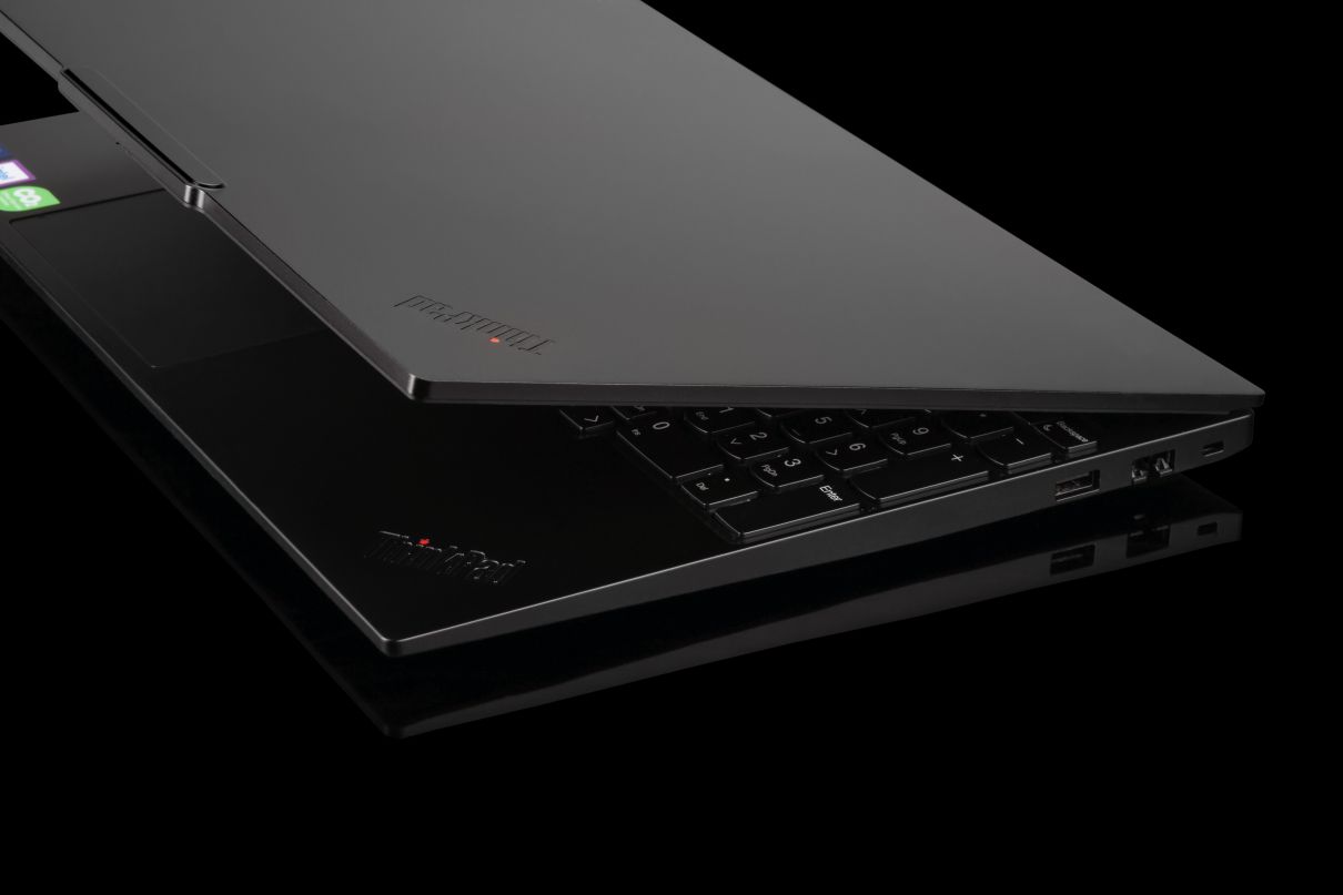ThinkPad E16 Gen 3 AMD pokrywa